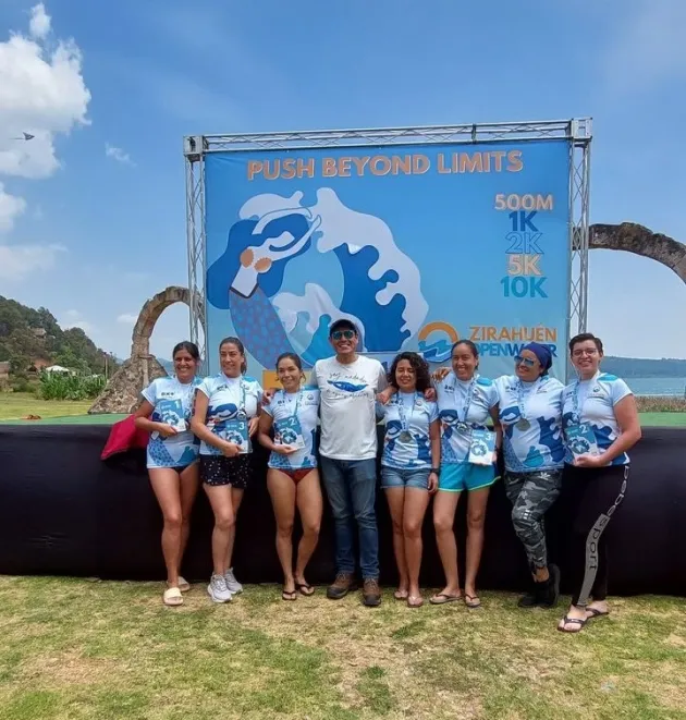 Equipo Ajolotes-IMCUFIDE, viaja a la Travesía de Aguas Abiertas en Isla Mujeres 