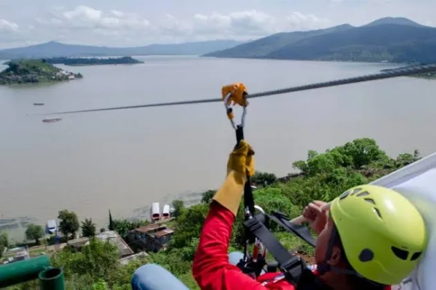 ¿Eres fanático de la adrenalina? Tienes que conocer la tirolesa de la isla de Janitzio 