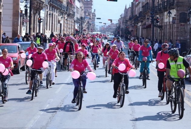 Pedalean contra el cáncer de mama; SSM promueve la detección oportuna 