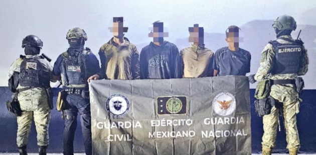 Agentes federales y estatales detienen a 4 personas con armamento en Apatzingán 