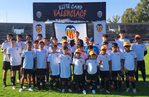 Michoacanos viven la experiencia de ser futbolistas profesionales de la mano de academia española 