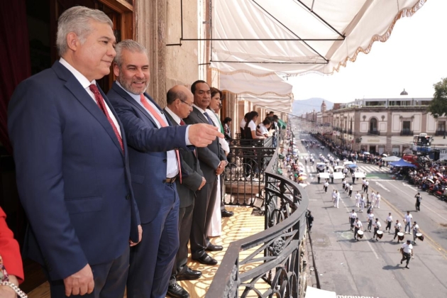 Ramírez  Bedolla encabeza el desfile por el 114 Aniversario del Inicio de la Revolución Mexicana 