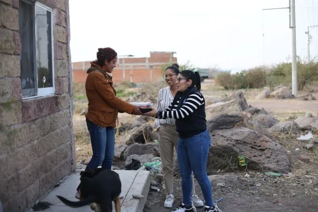 Entrega Vanhe Caratachea cenas a las Familias Piedadenses 