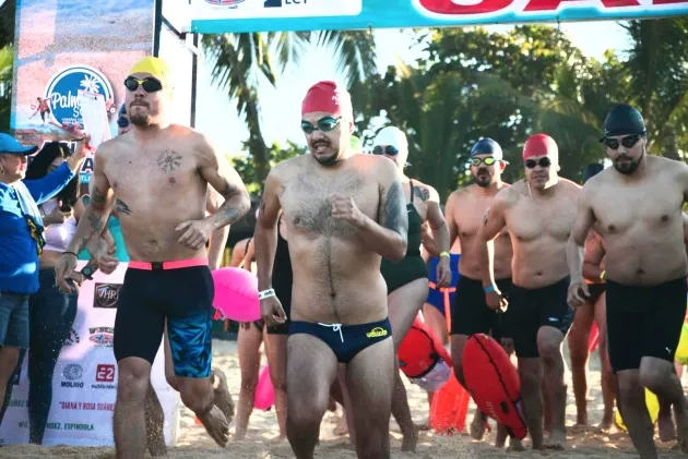 Deportistas disfrutan de la Costa Michoacana En el Torneo de Aguas Abiertas de Palma Sola 