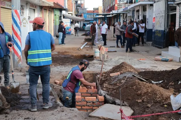 Alfonso Martínez revisa rehabilitación de Mercado del Auditorio 