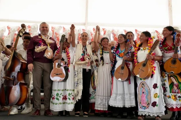 Sheinbaum Pardo Reafirma Su Compromiso con en Campo een Zirahuén Michoacán  