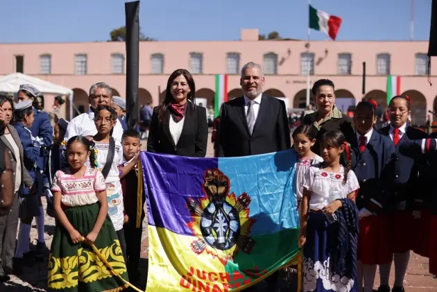 Encabeza Bedolla conmemoración del Día de la Bandera 
