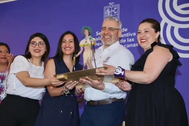 Ramírez Bedolla entrega Presea Eréndira a michoacanas destacadas; por primera vez a una adolescente 