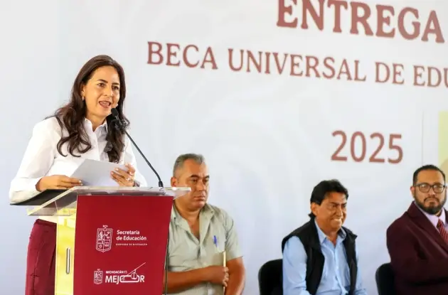 Transformación educativa llega a Uruapan, entrega de 16 mil becas Rita Cetina 