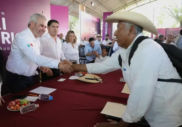 En Huetamo, Ramírez Bedolla atendió 265 peticiones de vivienda, educación y créditos para negocios 