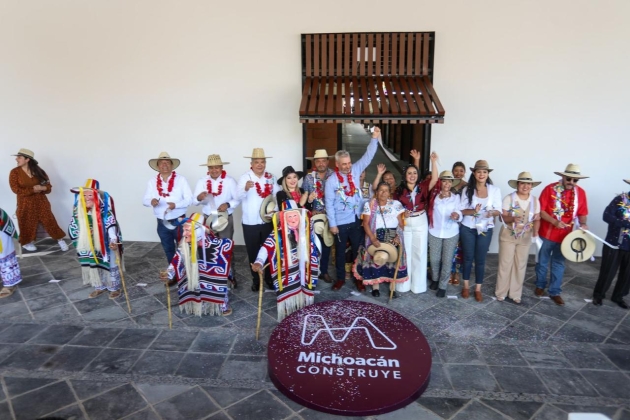 Inaugura Bedolla mercado de Pátzcuaro; referente económico, turístico y cultural de la región 