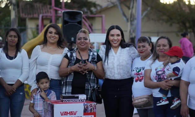 Adriana Campos se reúne con familias de Jacona y acuerdan trabajo conjunto para impulsar proyectos sociales 