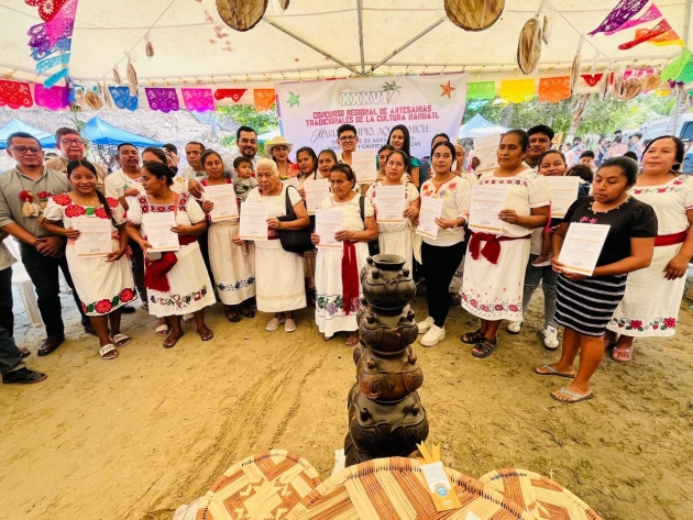 Premian las mejores piezas del Concurso Artesanal de la Cultura Náhuatl 