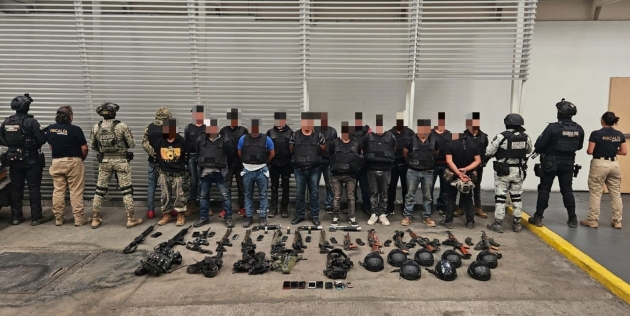 Duro golpe al crimen en Zinapécuaro; 17 detenidos y 14 armas largas aseguradas: SSP 