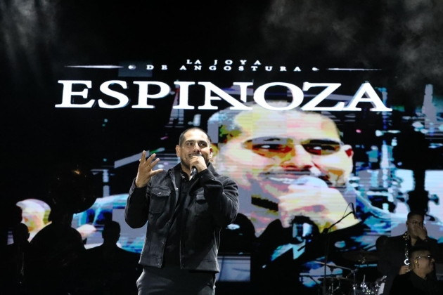Espinoza Paz hace Vibrar a las Mamasitas en el Festival Michoacán de Origen 2024 