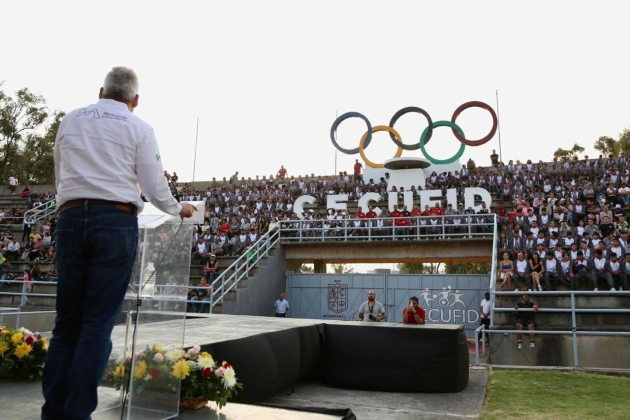 Abandera Bedolla a deportistas michoacanos rumbo a Olimpiada Nacional 2025 