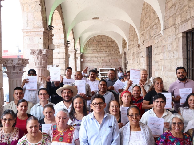 Casart premia creatividad y originalidad de piezas en arte plumario, cantería y alfarería 