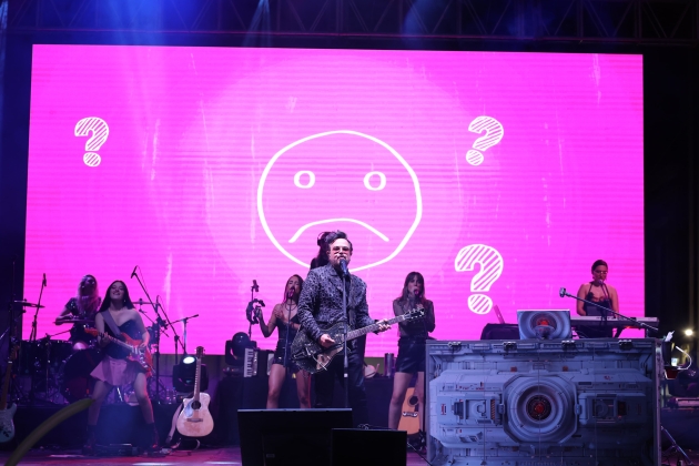 Aleks Syntek pone a bailar a Morelia en concierto de 484 Aniversario 