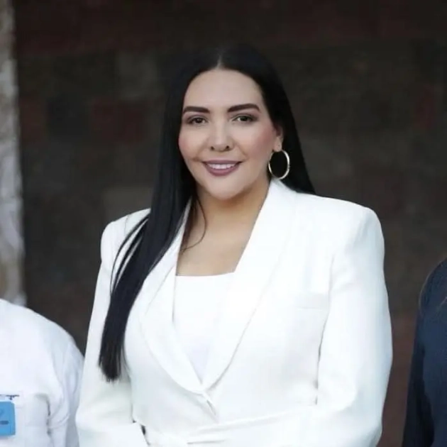 La Dip. Adriana Campos Huirache reconoce a los padres michoacanos en su día 