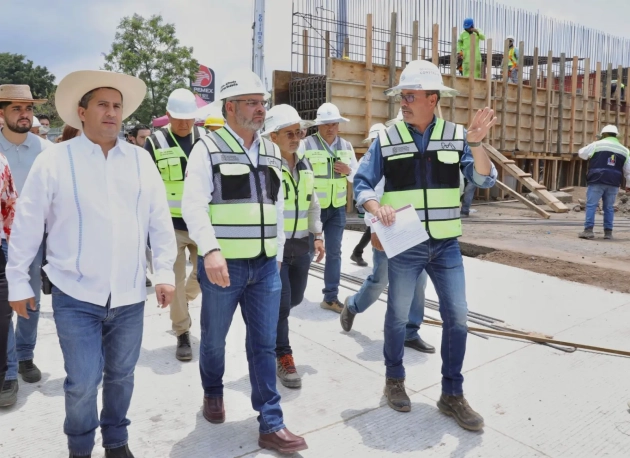Supervisa Ramírez Bedolla paso superior vehicular La Hielera en Uruapan; registra avance del 55 % 