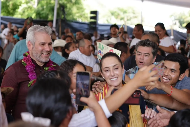 La Presidenta Sheinbaum atiende necesidades primordiales de pobladores de la Costa de Michoacán  