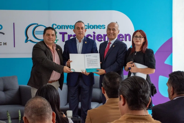 Entrega Cesmich Agenda Estratégica de Política Migratoria, al titular de la Secretaría del Migrante 