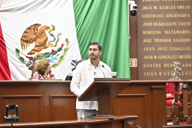 Reconocimiento legal y condiciones dignas para mujeres policías, propone Poncho Chávez 