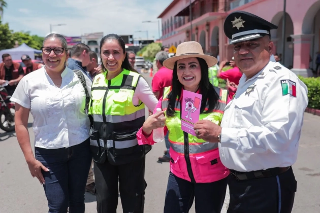 Gladyz Butanda suma 8 municipios a campaña vial ¡Fíjate Pues! 