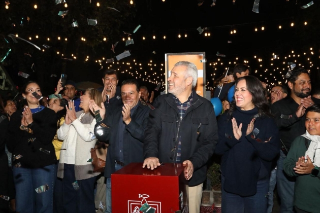 Luces, magia y alegría; el Gobernador Alfredo Ramirez Bedolla inaugura la Villa Navideña en Morelia