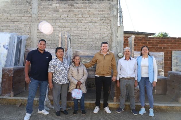 Entrega el Dip. Vicente Gómez Núñez apoyos a subsidiados en Acuitzio 