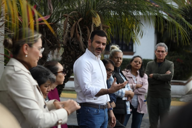 Yankel Benítez sostiene diálogo cercano con vecinos de Lomas de Vista Bella 