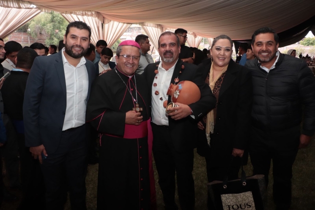 Octavio Ocampo Dirigente del PRDM acompaña la toma de posesión de Monseñor Joel Ocampo Gorostieta en Zamora