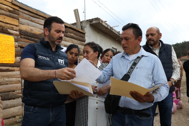 Yankel Benítez dialoga y atiende necesidades de vecinos de tenencia Morelos 