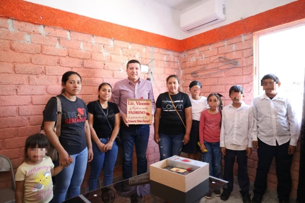 Continúa Vicente Gómez manteniendo contacto con población del distrito XIX 