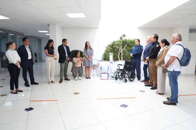 FGE fortalece accesibilidad institucional con entrega de kit para atención incluyente 