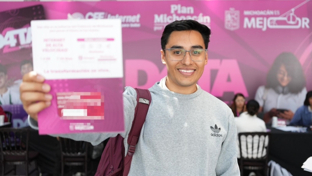 Continúa la entrega de chips D4TA en escuelas y centros de distribución 