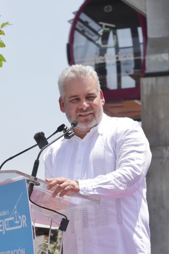 Uruapan vuela alto; inaugura Alfredo Ramírez Bedolla el primer teleférico de Michoacán   