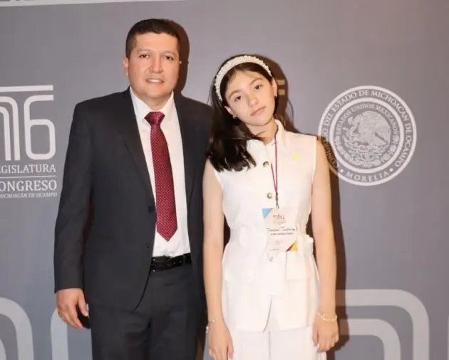Felicita Vicente Gómez participación de Issabela Infante Rojas, en el Parlamento Infantil  2025 