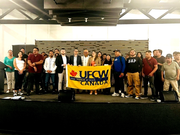 Semigrante capacita a trabajadores agrícolas para que conozcan sus derechos 