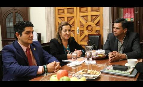 Recibe Poder Legislativo a alcaldesa española en el Congreso del Estado