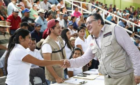 Federación lleva Producción para el Bienestar a cañeros de Taretan