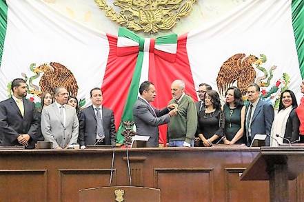 Entrega secretario de Gobierno Presea Melchor Ocampo a Francisco Martínez