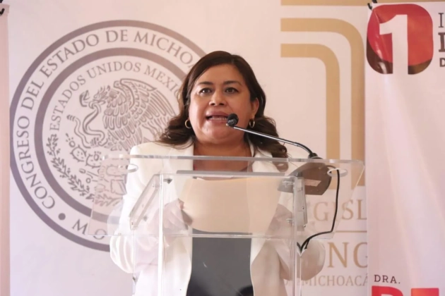 La Diputada  Belinda Iturbide entrega su informe legislativos en el Congreso de Michoacán 
