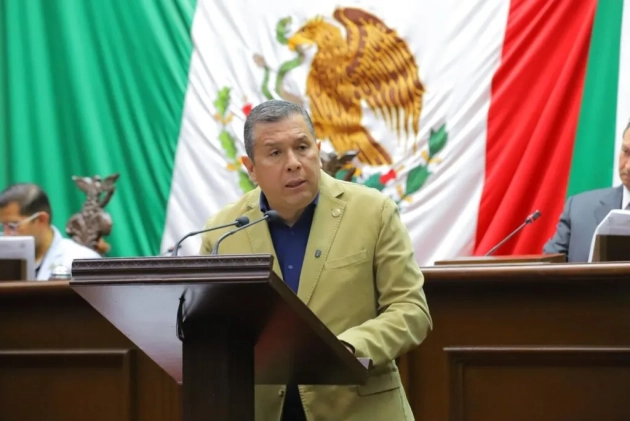 Celebra el Dip. JC Barragán aprobación de reforma que planteó para regular el uso de celulares en primarias y secundarias 