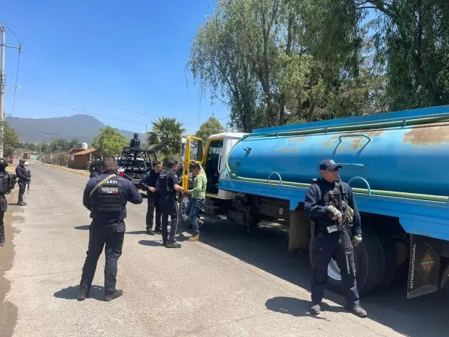 Llama al 911 o 089 para denunciar el “huachicol” de agua en el lago de Pátzcuaro 