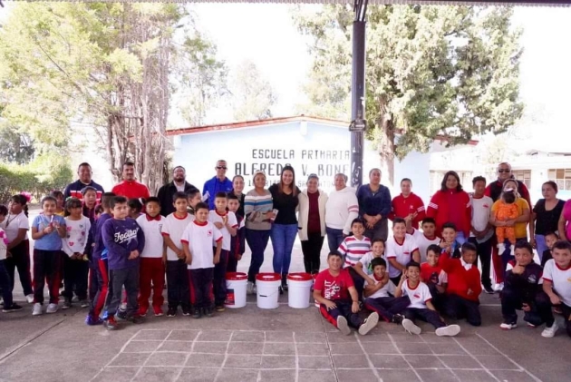 Seguimos haciendo equipo para mejorar las escuelas: Mónica Valdez 