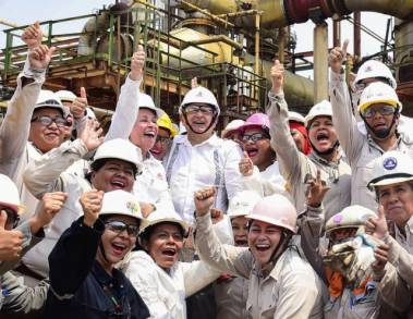 Presidente visita refinerí­a de Salina Cruz, Oaxaca