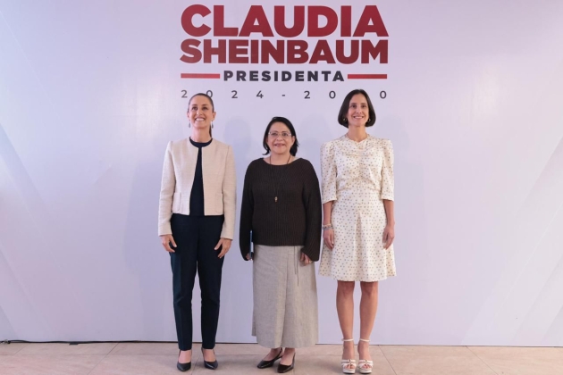 Claudia Sheinbaum presenta a Emilia Esther Calleja Alor como la primera mujer directora de la CFE  