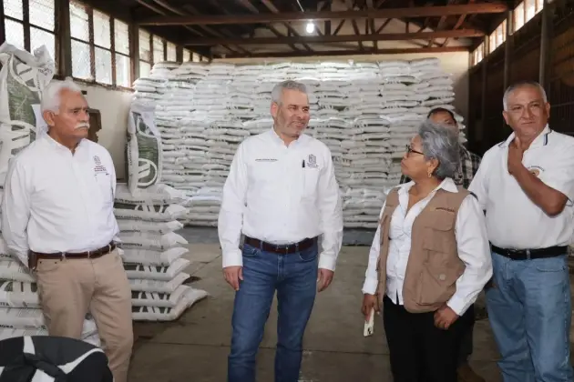 Concluye con éxito entrega de fertilizantes gratuitos a agricultores 