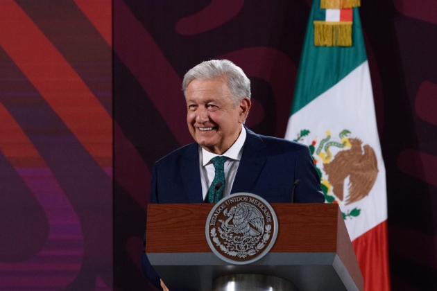 AMLO celebra nivel más bajo de pobreza laboral registrado en México 